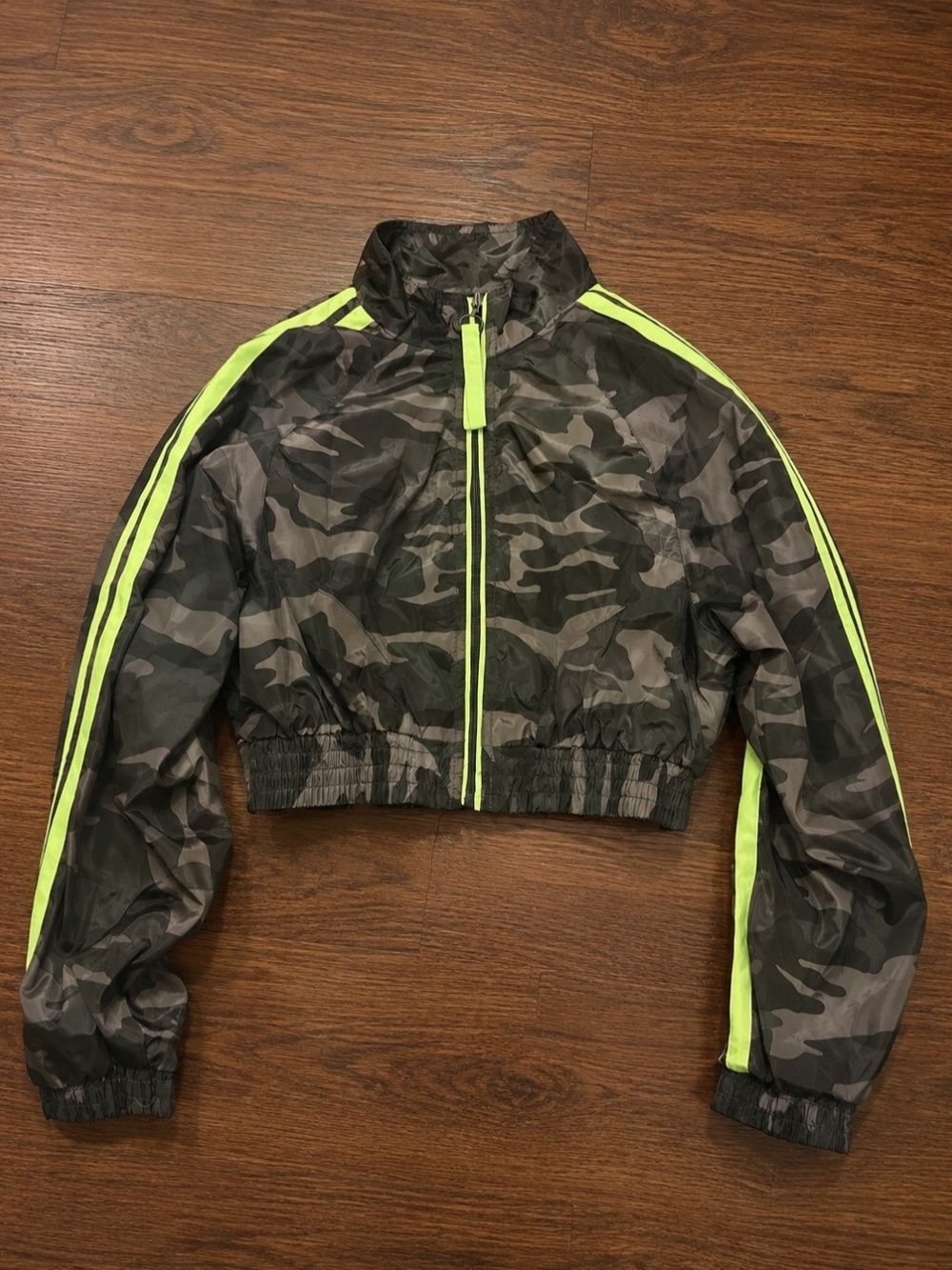 New Look Camo Cropped Windbreaker Jacket Women’s M Neon Stripe